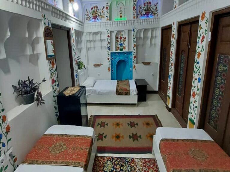 اتاق شماره سیزده اقامتگاه سنتی طاها
