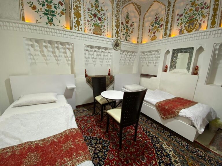 اقامتگاه سنتی طاها اصفهان